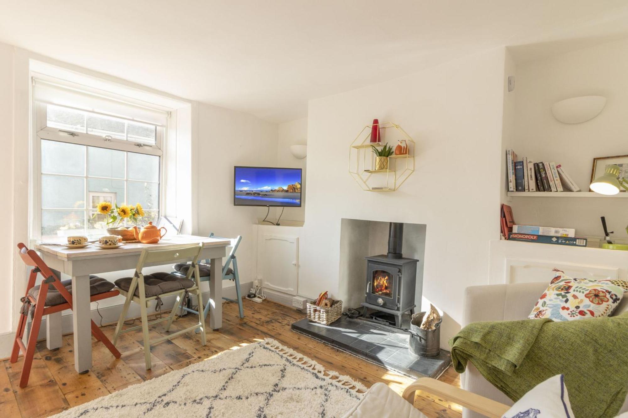 Gerry's Cottage, Quaint & Characterful